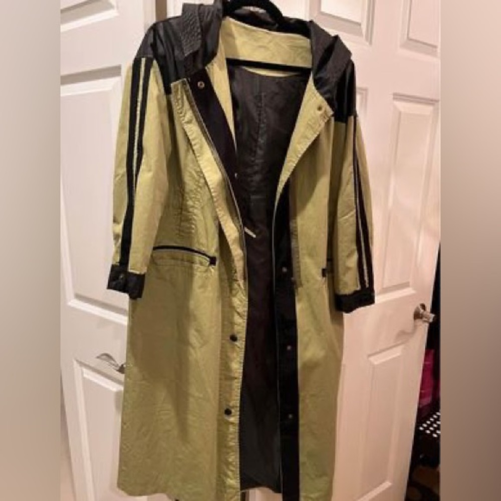 Amazing high-quality raincoat. Free size.